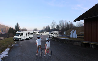 Bahnhofsbelebung durch Wohnmobil-Stellplatz